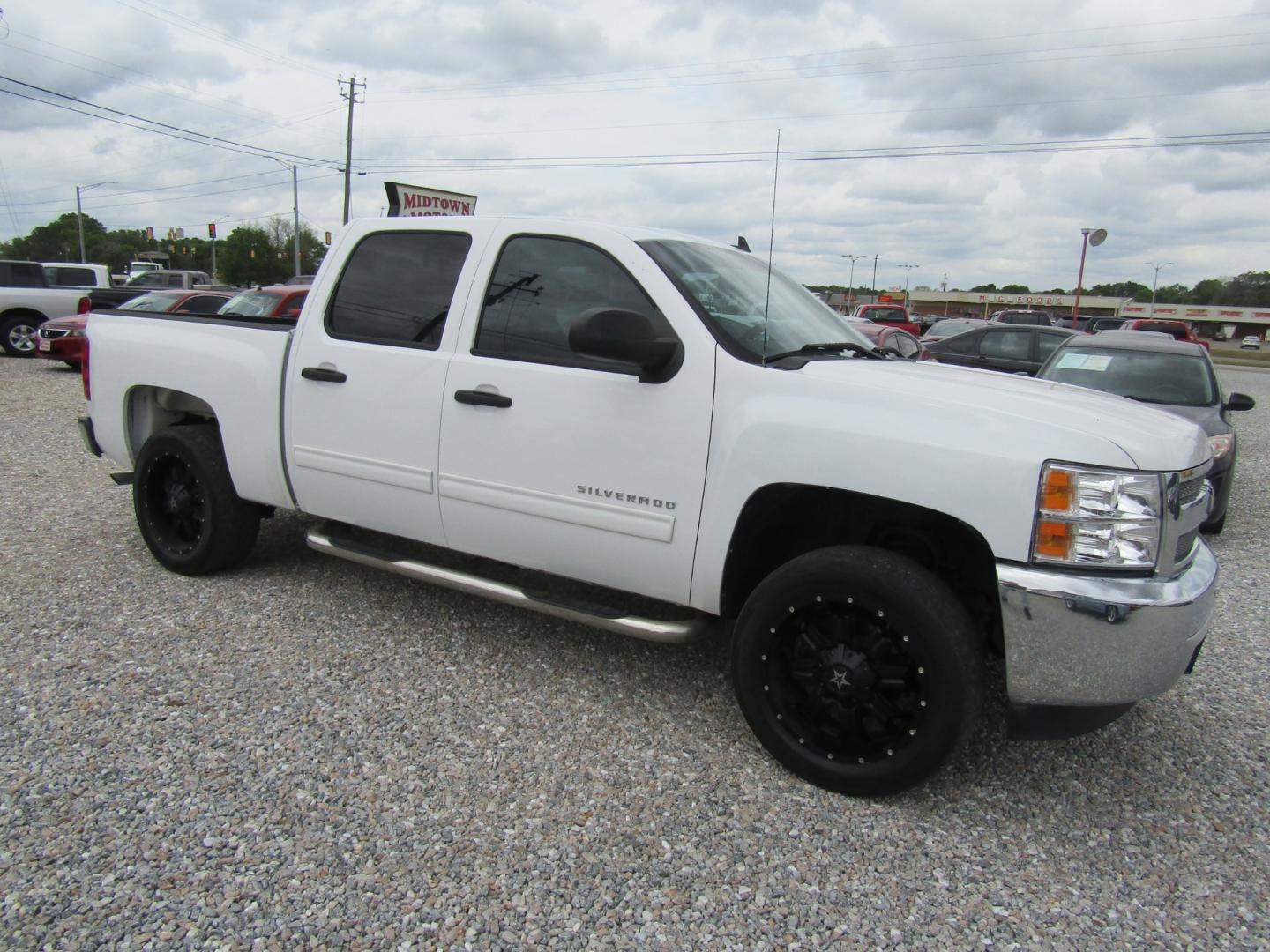 2013 White /Gray Chevrolet Silverado 1500 LT Crew Cab 2WD (3GCPCSEA8DG) with an 4.8L V8 OHV 16V engine, Automatic transmission, located at 15016 S Hwy 231, Midland City, AL, 36350, (334) 983-3001, 31.306210, -85.495277 - Photo#0